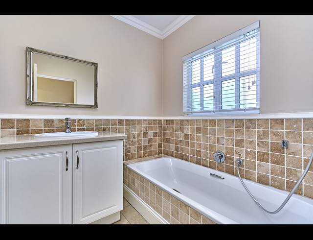 3 BEDROOM FREESTANDING FOR SALE IN WATERFALL VALLEY MATURE LIFESTYLE ESTATE